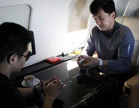Arrivée de Jackie Chan à Xi&apos;an en jet privé