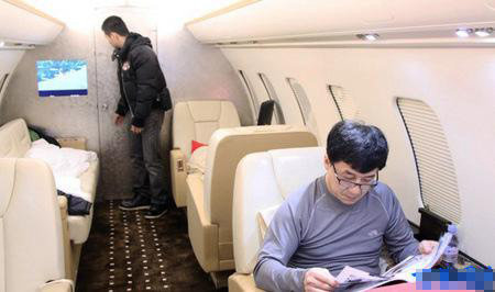 Arrivée de Jackie Chan à Xi&apos;an en jet privé