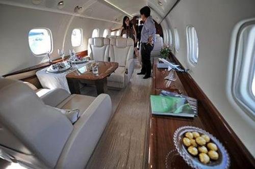 Arrivée de Jackie Chan à Xi&apos;an en jet privé