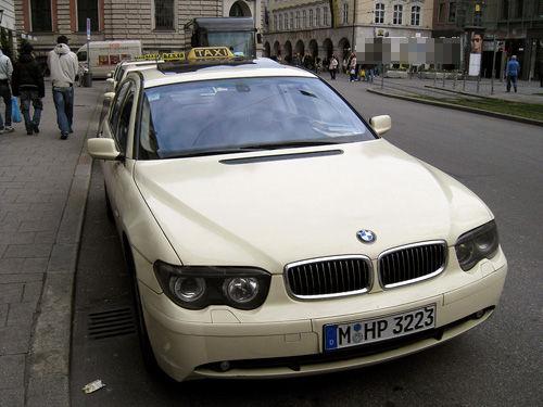 À Dubaï, même les taxis sont incroyablement luxueux !