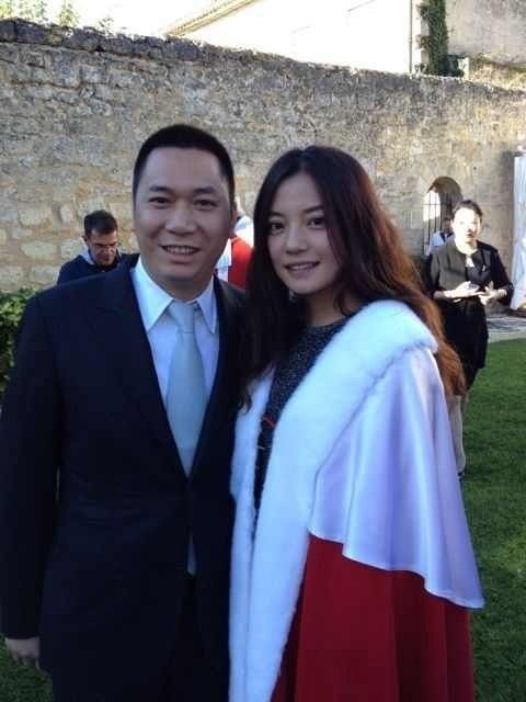 La célèbre Chinoise Zhao Wei intronisée à Saint-Émilion