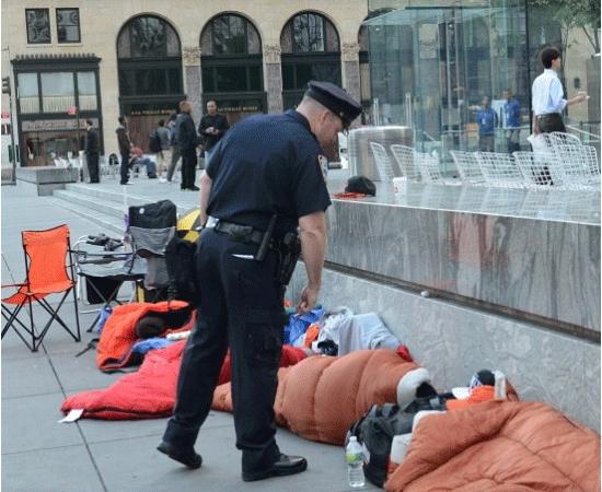 Les fans d'Apple font la queue pour l'iPhone 5