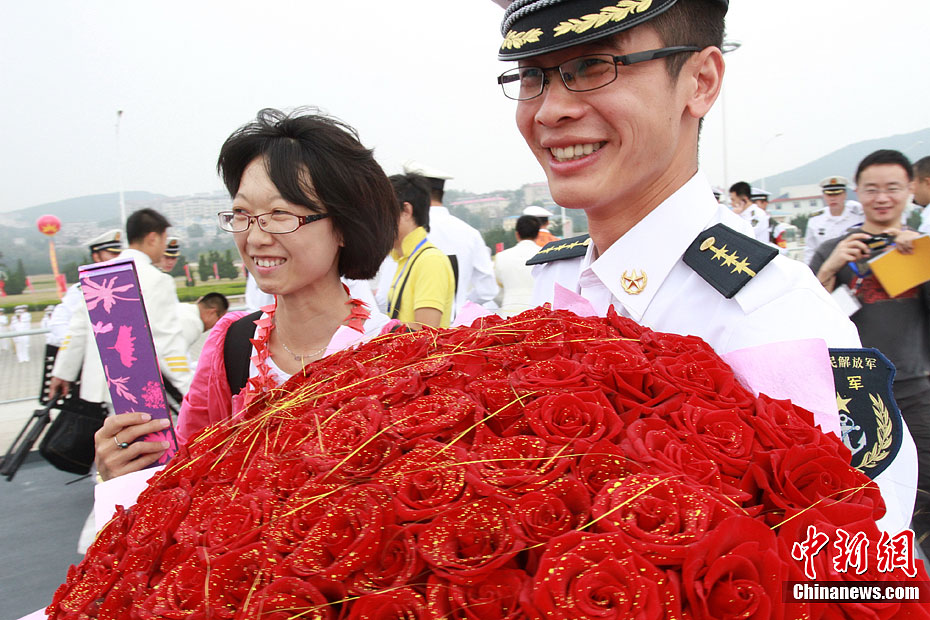 Le vaisseau de la marine chinoise &apos;Zhenghe&apos; achève un voyage global de bonne volonté 3