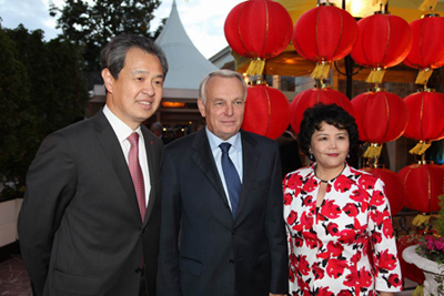M. Ayrault célèbre la fête nationale de Chine à Paris_1