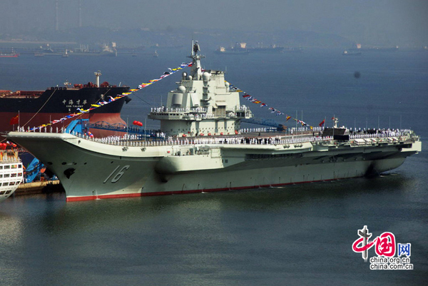 Le porte-avions chinois remonte le moral des troupes