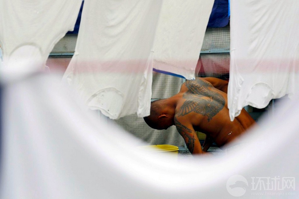 Les tatouages des prisonniers aux Philippines 11