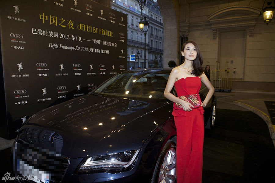 L&apos;actrice chinoise Gao Yuanyuan à la Fashion Week de Paris 1