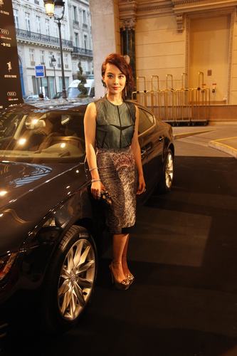 L&apos;actrice chinoise Gao Yuanyuan à la Fashion Week de Paris 10