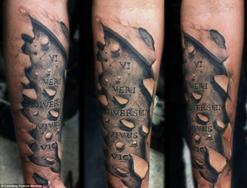 Les tatouages impressionnants de l&apos;artiste Moreno12