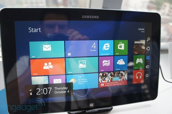 Admirez la tablette de Windows 8 Samsung ATIV Tab