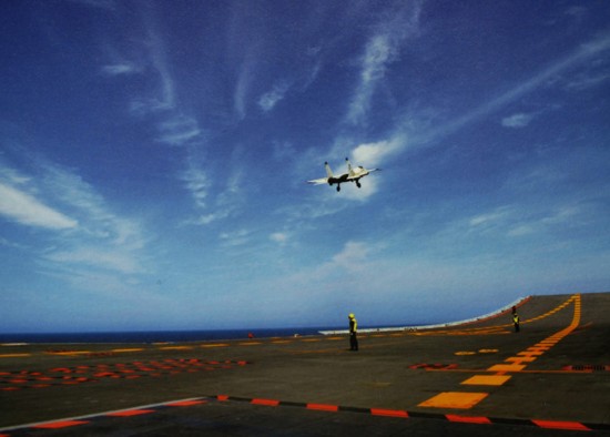 Vols d'essai des avions de chasse sur le Liaoning