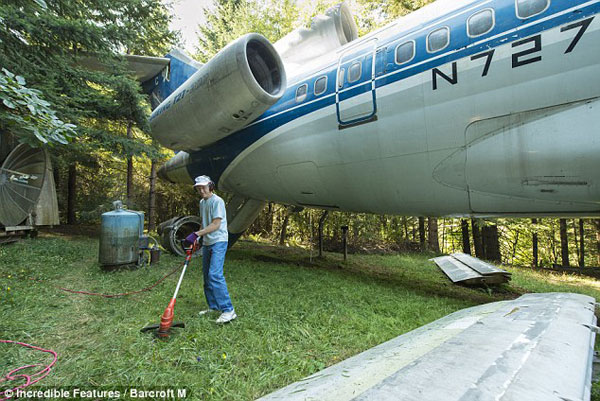 Un avion Boeing à l&apos;abandon transformé en maison de retraite