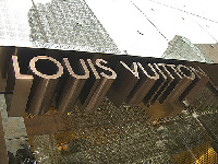 Hausse des prix de vente en France chez Louis Vuitton, mais les offres en ligne restent avantageuses en Chine