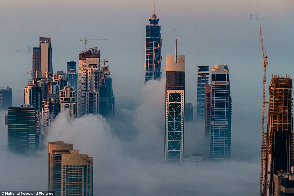 Le Burj Khalifa au-dessus des nuages