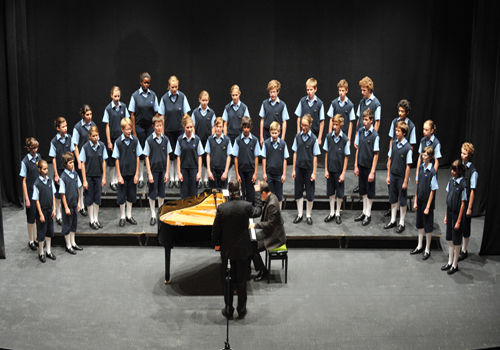 Les Petits Chanteurs de Saint-Marc : leur tournée en Chine attire la foule