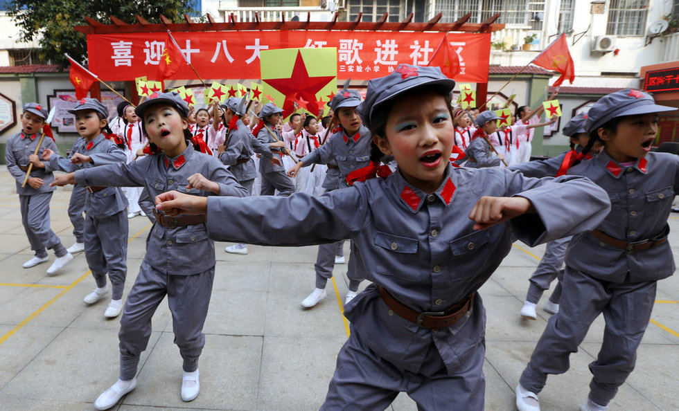 Les écoliers chinois accueillent le 18e Congrès du Parti communiste
