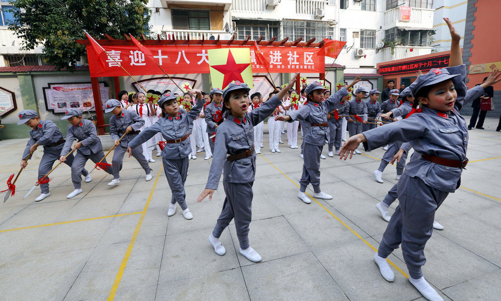 Les écoliers chinois accueillent le 18e Congrès du Parti communiste