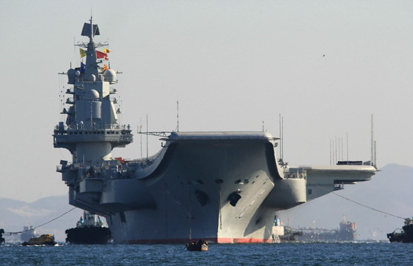 Le porte-avions chinois retourne fièrement au port