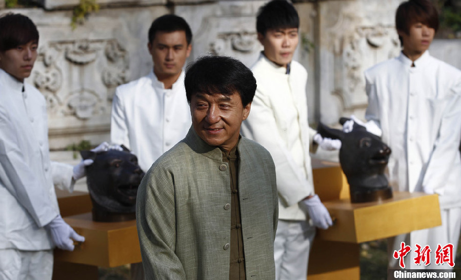 Jackie Chan offre les 12 têtes en bronze du zodiaque chinois au parc Yuanmingyuan