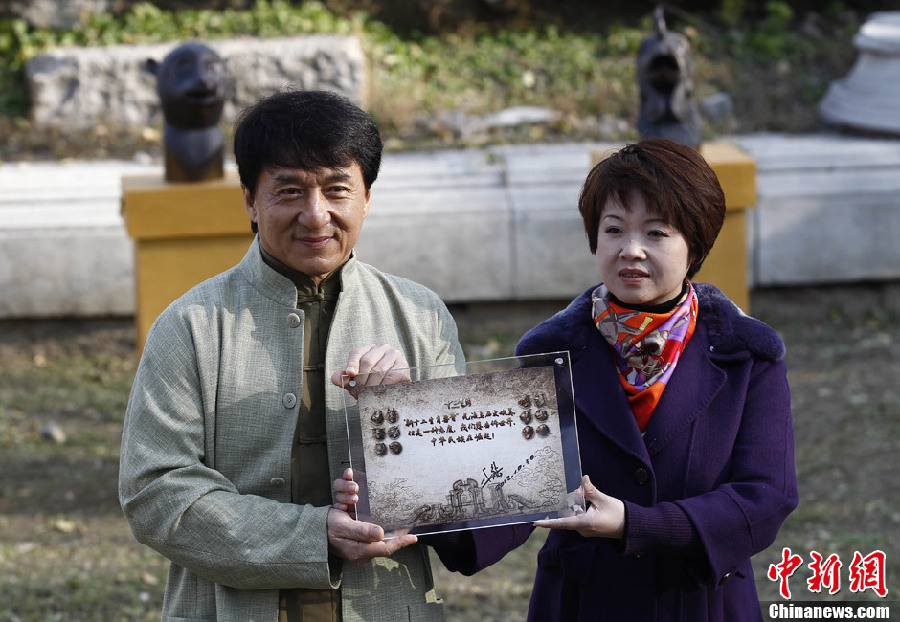 Jackie Chan offre les 12 têtes en bronze du zodiaque chinois au parc Yuanmingyuan