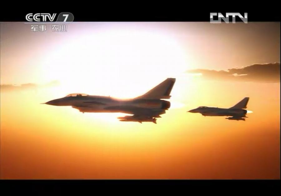 CCTV : Des avions de chasse J-10 sur le porte-avions Liaoning