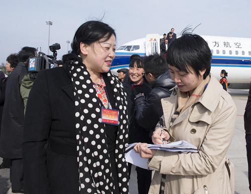 Les délégués de la province du Henan arrivent à Beijing pour le 18e Congrès du PCC