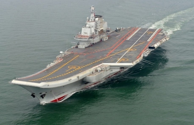 Le porte-avions chinois Liaoning prêt pour accueillir le premier atterrissage de chasseurs