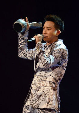 Le chanteur chinois Han Geng honoré aux MTV Europe Music Awards