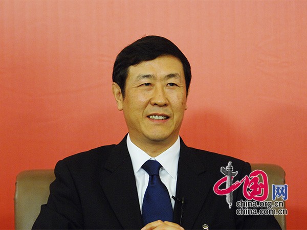 Le vice-président de la Cour populaire suprême M. Shen Deyong