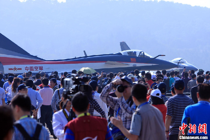 La cérémonie d'ouverture du 9e Salon international de l'aéronautique