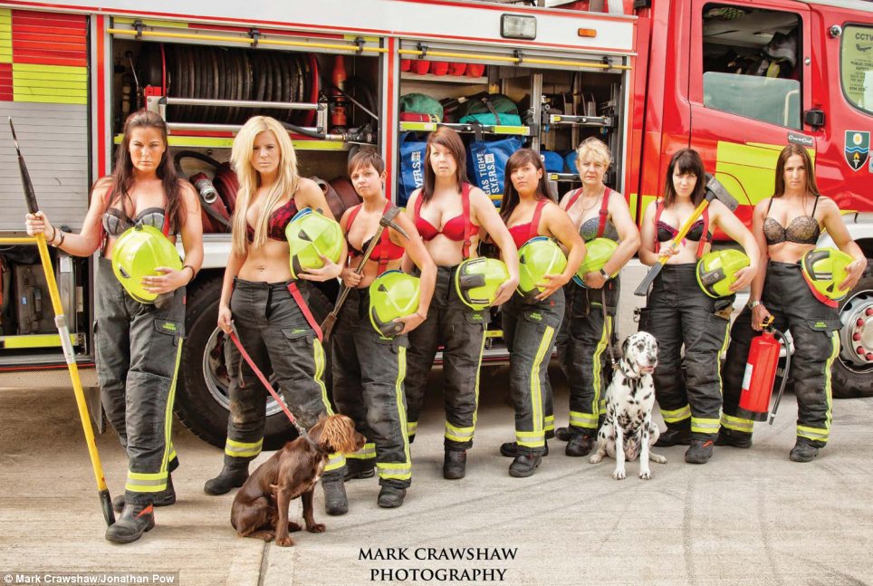 Des pompières britanniques se déshabillent pour la charité 1