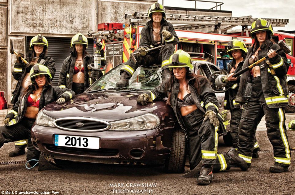  Des pompières britanniques se déshabillent pour la charité 10