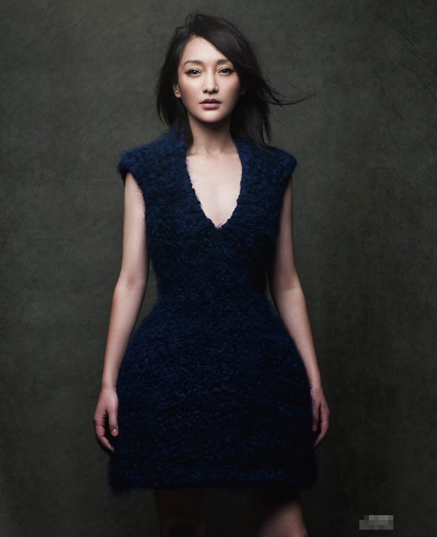 Zhou Xun en Chanel pose pour Marie Claire