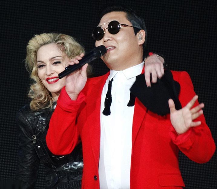 «Gangnam Style» joué par Madonna et Psy: une version très chaude