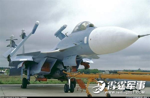 Le chasseur JIAN-15 atterrit avec succès sur le navire Liaoning