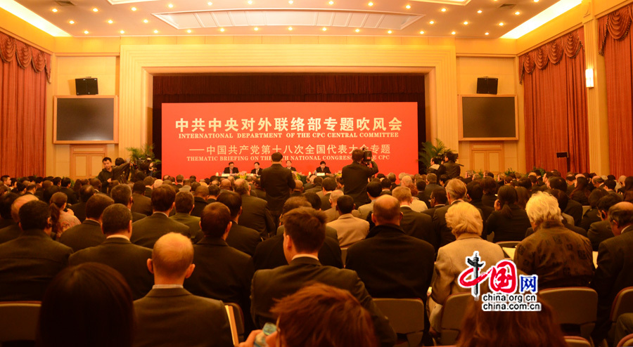 Les diplomates étrangers en Chine font l&apos;éloge du courage du PCC face aux défis