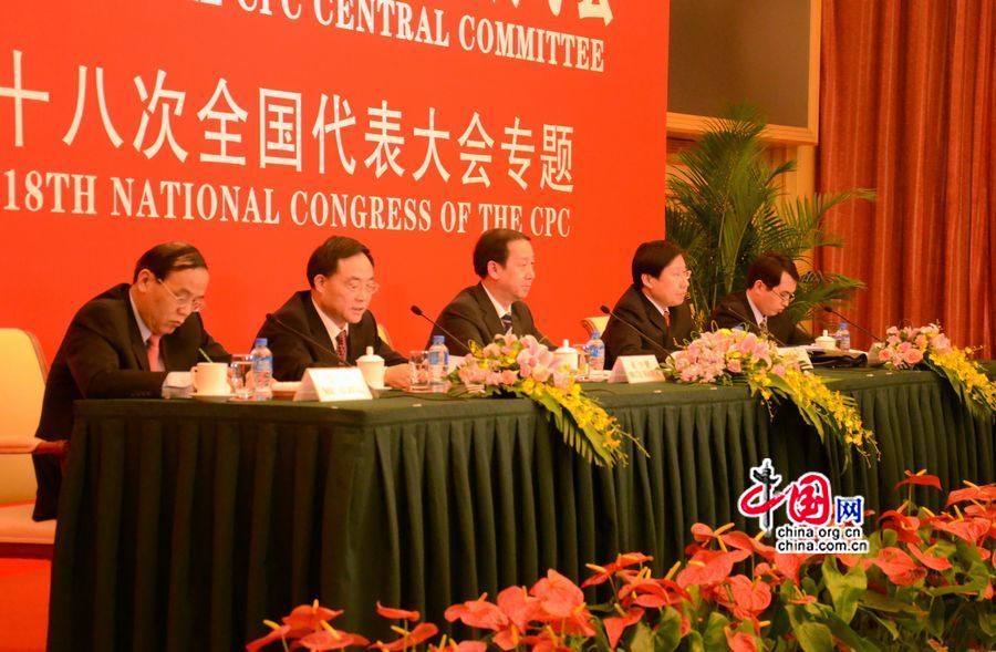 Les diplomates étrangers en Chine font l&apos;éloge du courage du PCC face aux défis
