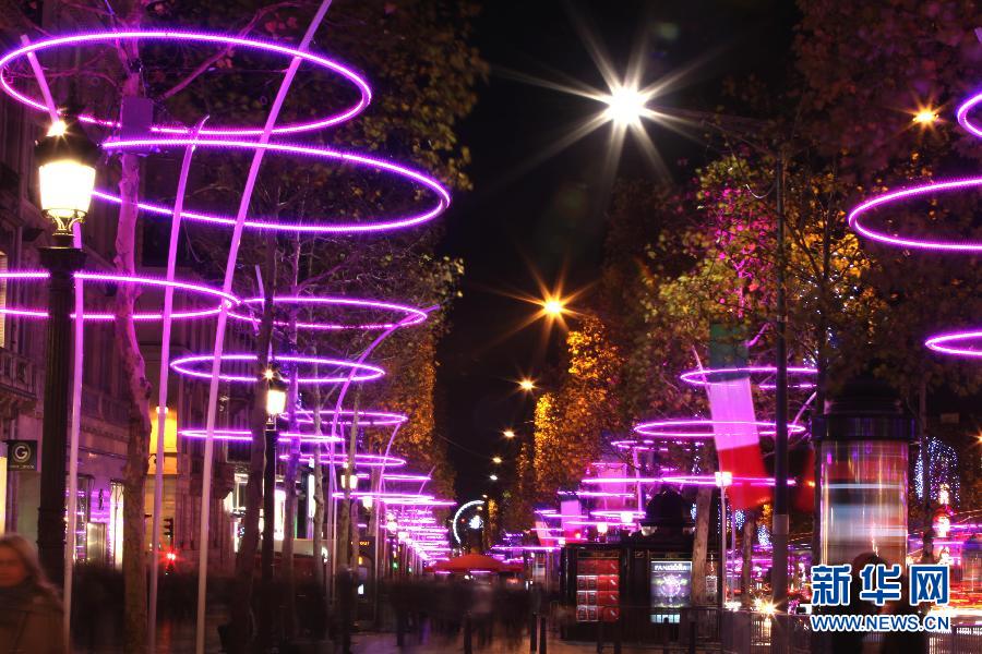 Les illuminations aux Champs-Elysées ouvre la saison de Noël !