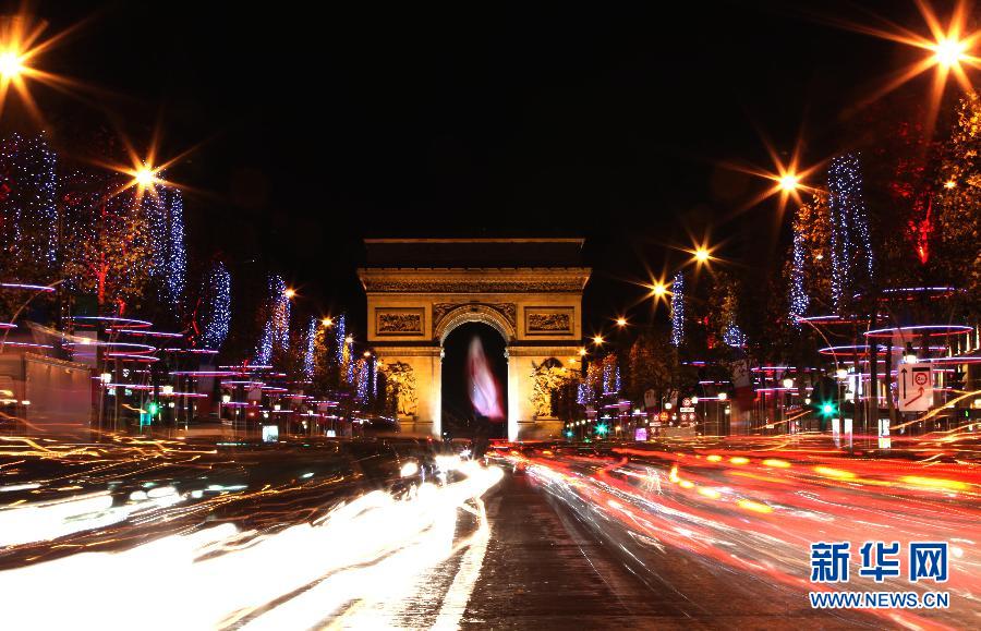 Les illuminations aux Champs-Elysées ouvre la saison de Noël !