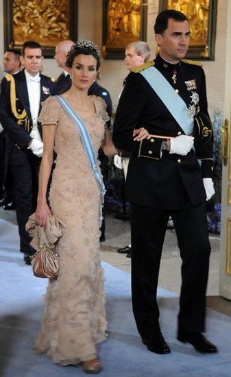 Rétrospective des looks de la princesse Letizia Ortiz Rocasolano d&apos;Espagne