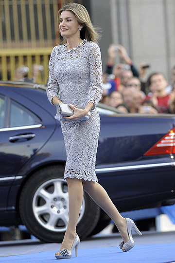 Rétrospective des looks de la princesse Letizia Ortiz Rocasolano d&apos;Espagne