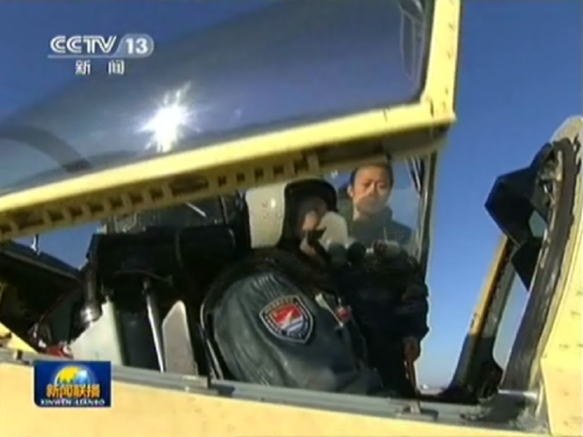Présentation des cinq pilotes du test d'appontage sur le navire Liaoning