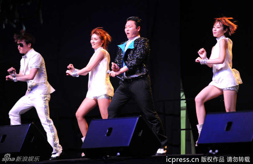 PSY se produit à Singapour 6