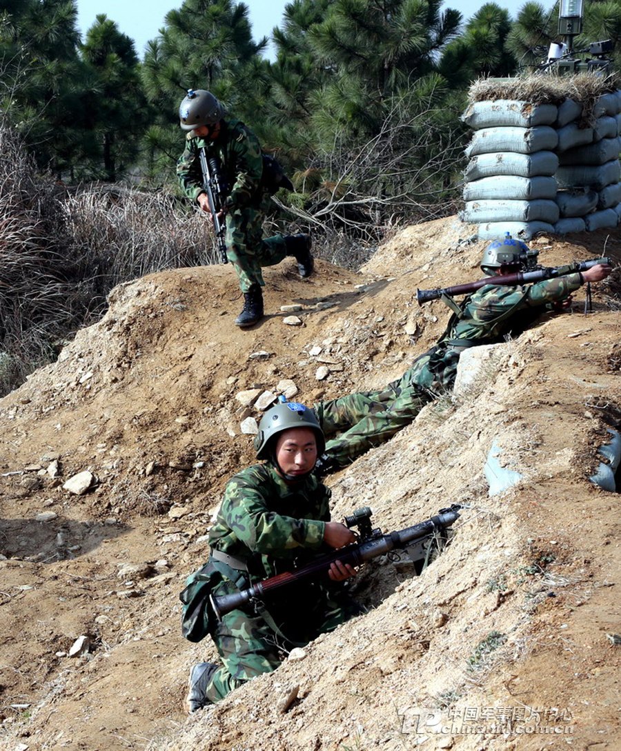 Les nouveaux chars chinois en manoeuvre