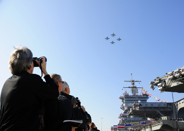 Le premier porte-avion à propulsion nucléaire dans le monde est retiré du service 7