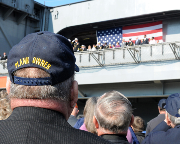 Le premier porte-avion à propulsion nucléaire dans le monde est retiré du service 12
