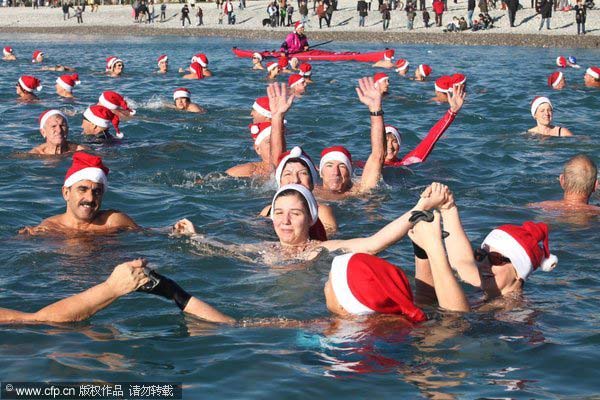 Les Français prennent un bain de Noël malgré le froid