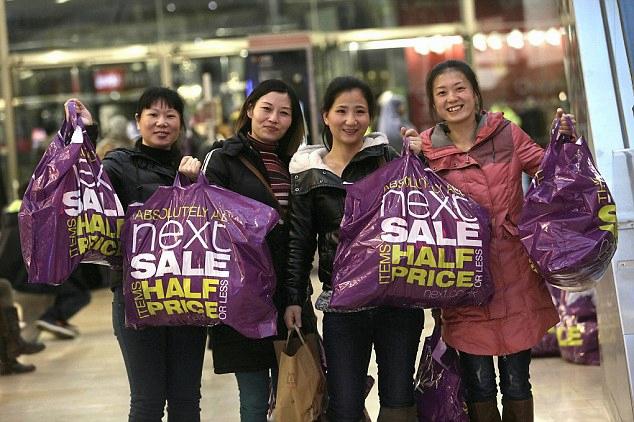 Les Chinois se ruent dans les boutiques de luxe en Angleterre