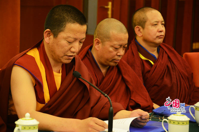 Ke Si, bouddha vivant (premier à gauche)