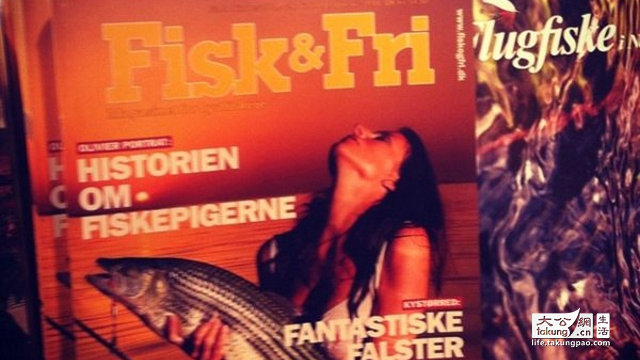 Choc : histoires de sexe entre des filles nues et des poissons Choc : histoires de sexe entre des filles nues et des poissons